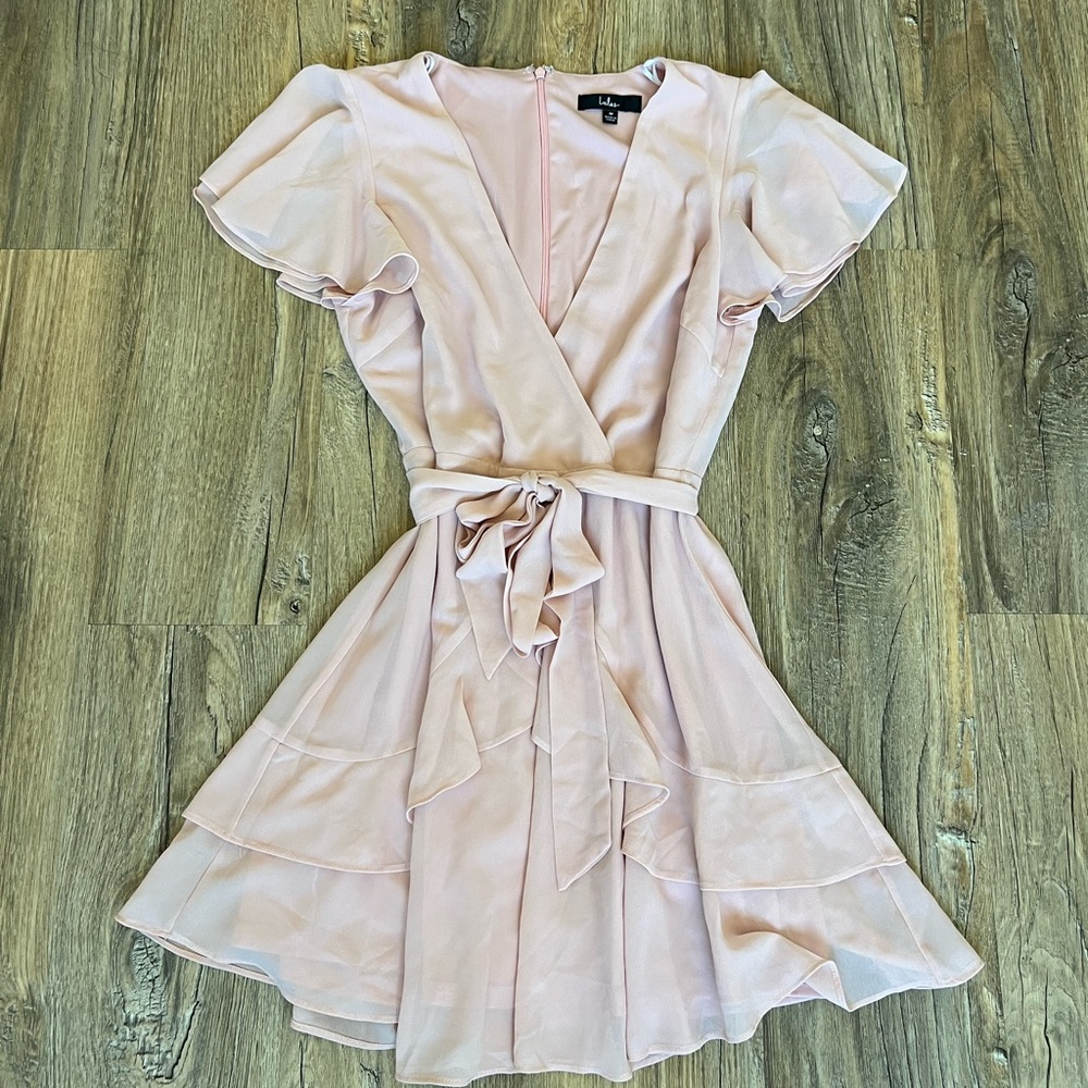 Lulus pink dress size medium never worn